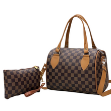 Cargar imagen en el visor de la galería, Kit Bolso y Cosmetiquera LV