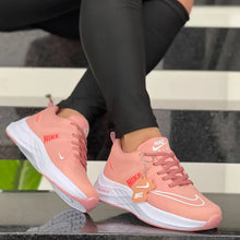 Cargar imagen en el visor de la galería, Nk Runnin Llavero Rosado
